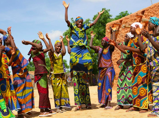 Jeunes Femmes en pagnes