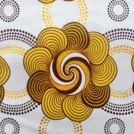 Tissu Wax pailleté blanc beige marron doré imprimé Fleurs spiralées détail