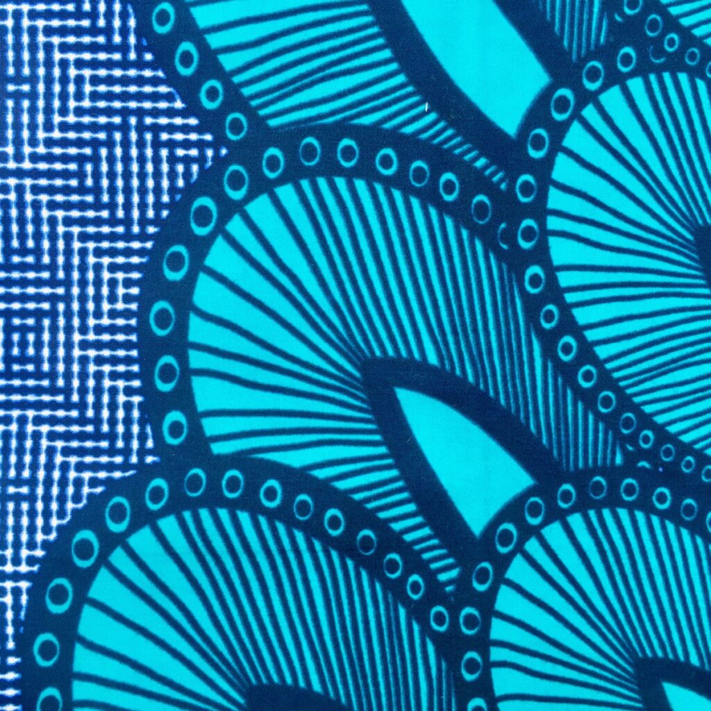 Tissu Wax marine turquoise imprimé Paon détail