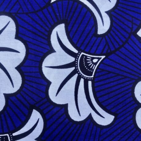 Tissu Wax bleu blanc imprimé Fleur de mariage détail